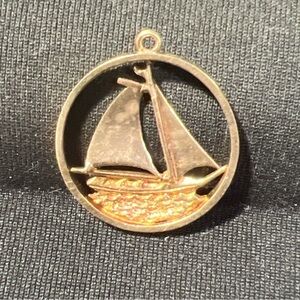 VTG 10k Yellow Gold Sailboat Rembrandt Pendant Charm 3.1g Boat Yacht 375 Stamped
